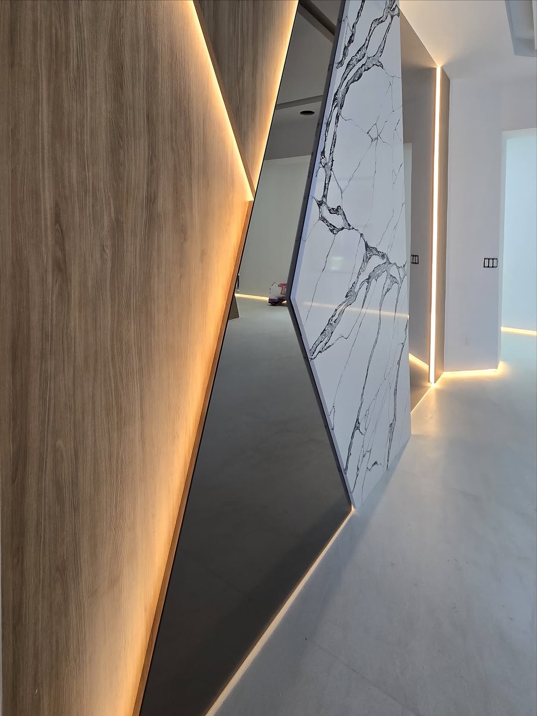 banana-island-wall-covering-wall-design-by-dric-interior.jpg